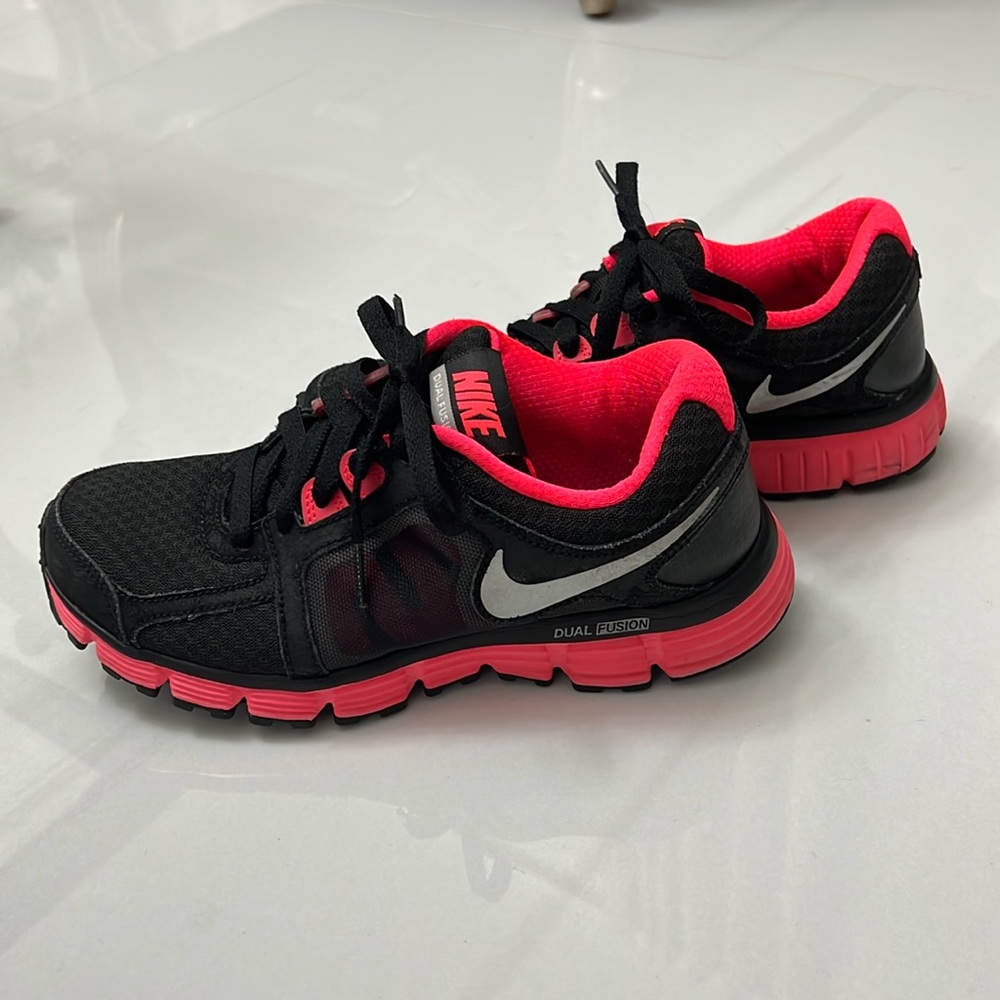 Nike Dual Fusion ST2 Women’s size 6.5 US